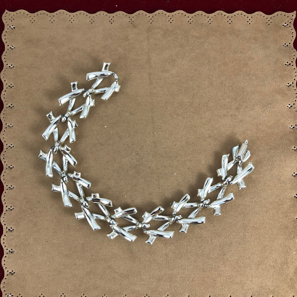 Coro Pegasus Blue Linked Vines 7.25  inch Bracelet - Picture 2 of 6